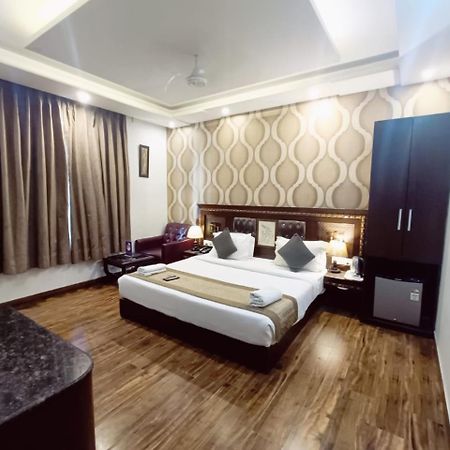 Hotel Waterfall Paschim Vihar Delhi Kültér fotó
