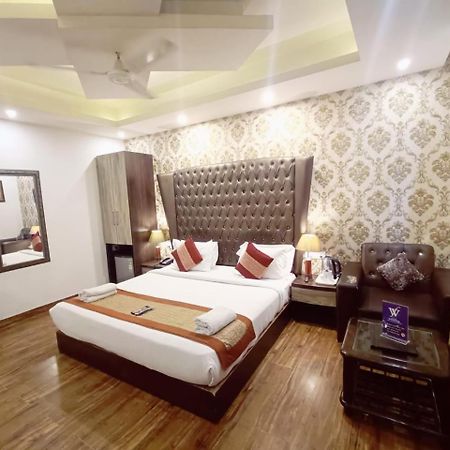 Hotel Waterfall Paschim Vihar Delhi Kültér fotó