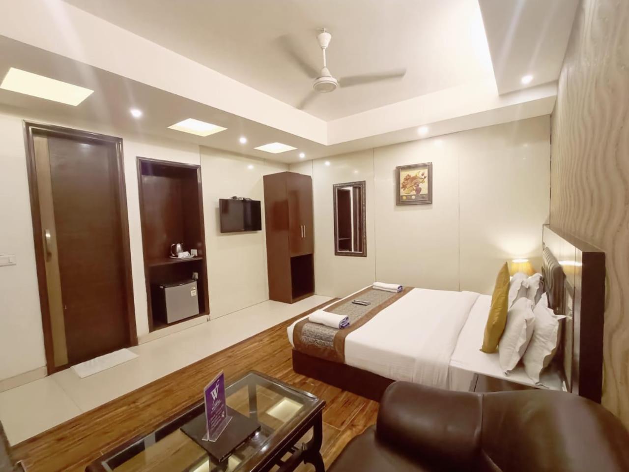 Hotel Waterfall Paschim Vihar Delhi Kültér fotó