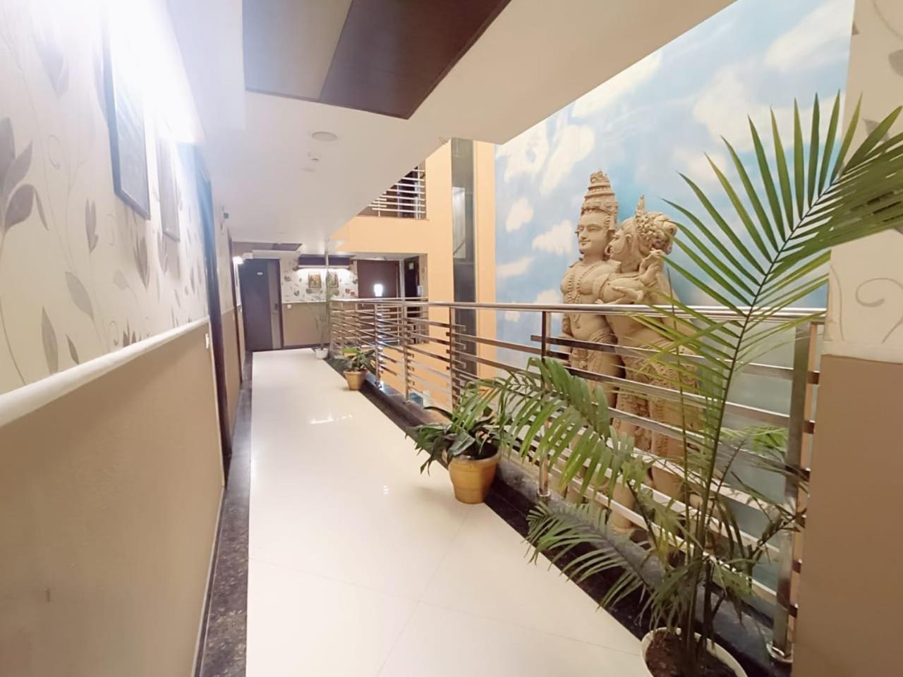 Hotel Waterfall Paschim Vihar Delhi Kültér fotó