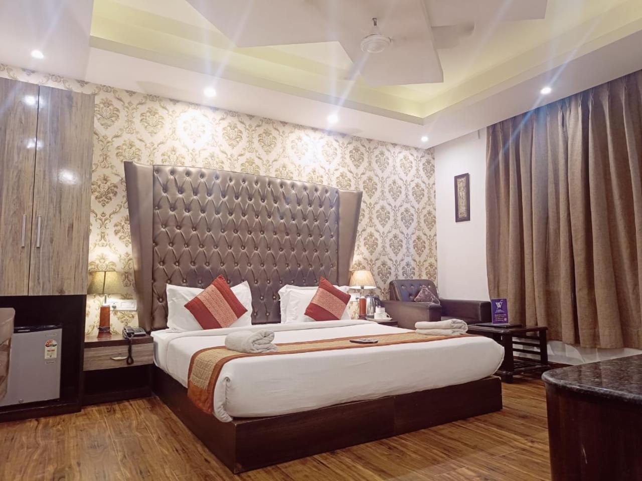 Hotel Waterfall Paschim Vihar Delhi Kültér fotó
